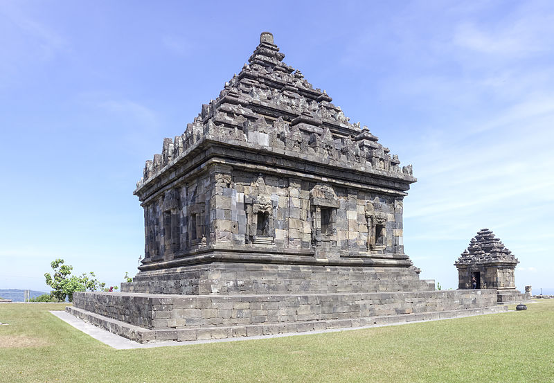 File:Main temple at Candi Ijo, Sleman, Yogyakarta, 2014-05-31.jpg