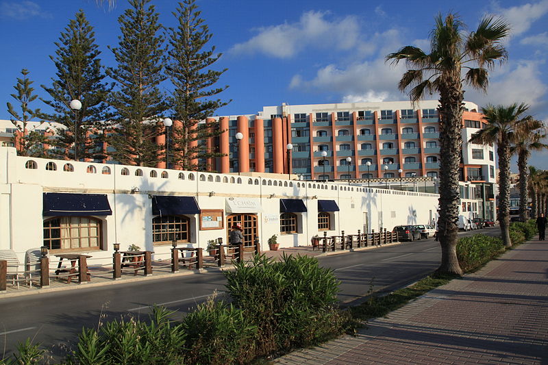 File:Malta - St. Paul's Bay - Dawret il-Gzejjer - Dolmen Hotel 01 ies.jpg