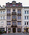 Noacksches Haus (Markt-Apotheke): Wohnhaus in geschlossener Bebauung, mit allen Bauteilen um den Innenhof (zwei Seitenflügel sowie das Hinterhaus am Johannisplatz)