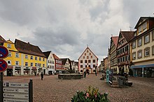 Blick über den Marktplatz zum Alten Rathaus im Frühjahr 2022