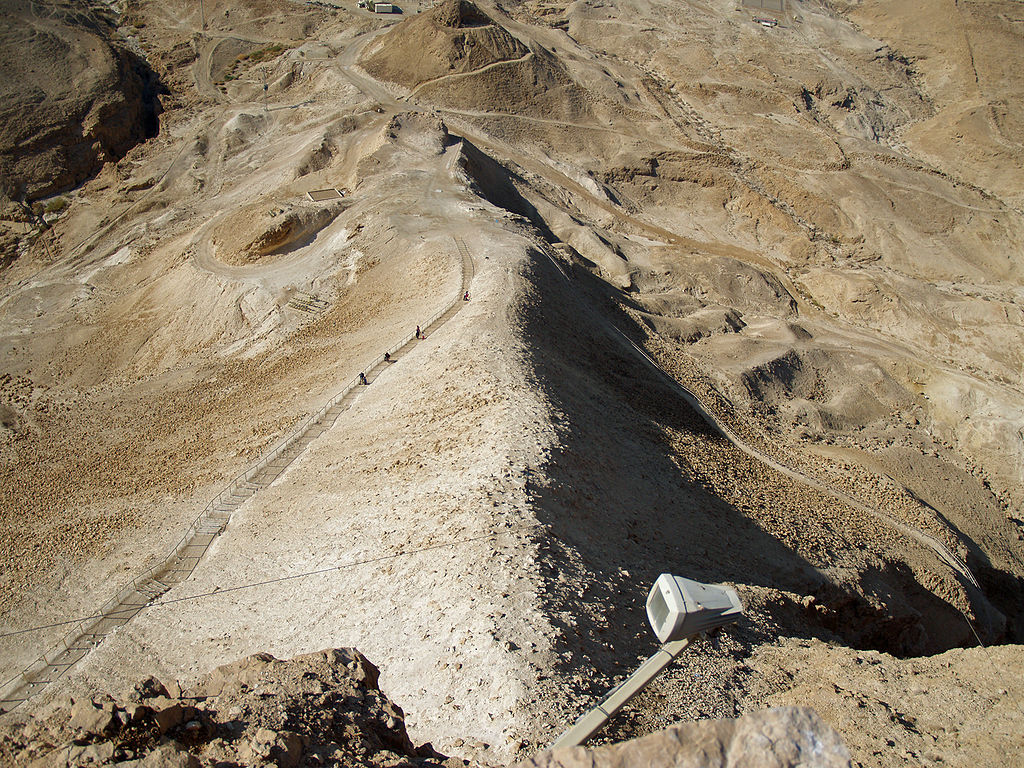 1024px-Masada_Roman_Ramp_by_David_Shankbone.jpg