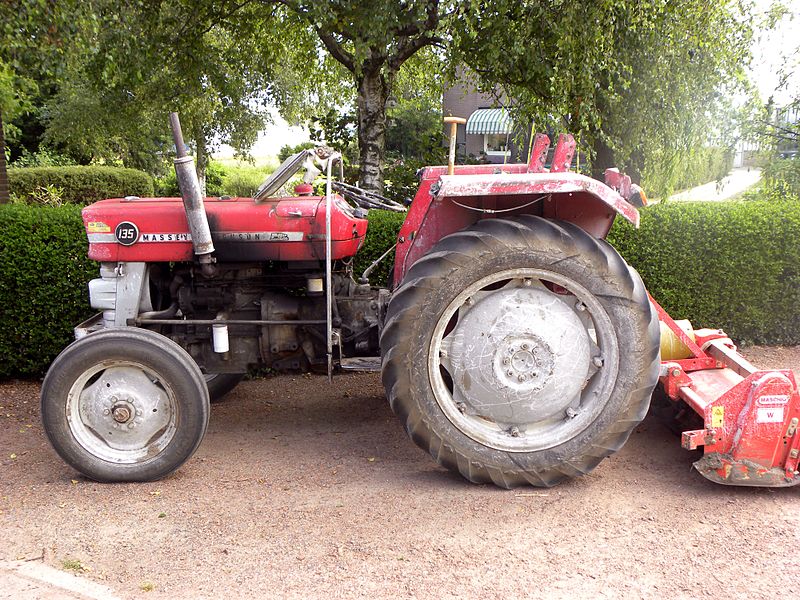 File:Massey Ferguson MF 135 (2).jpg