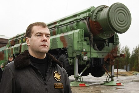 Tập_tin:Medvedev_and_Topol.jpg