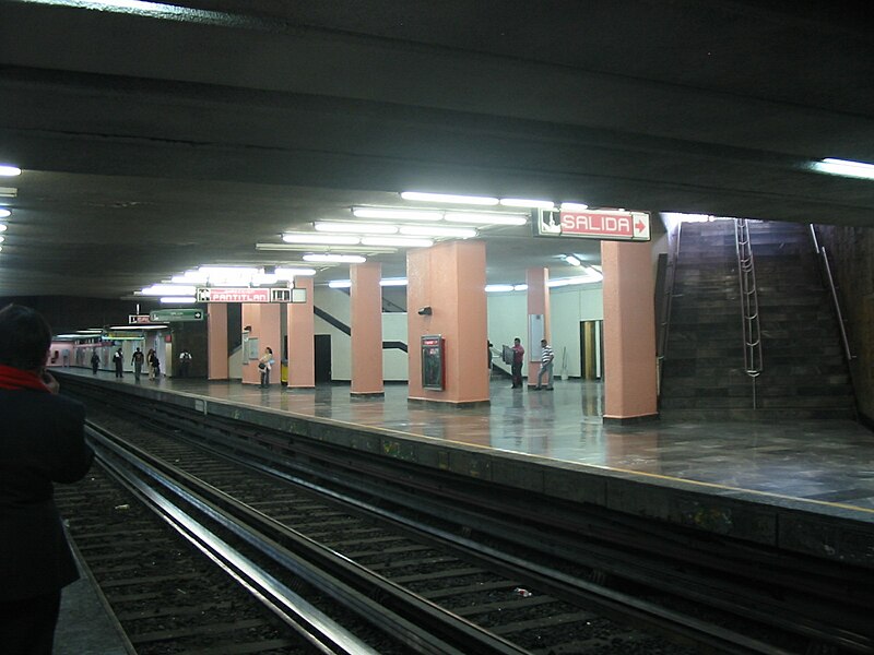 File:MetroSanLazaroPlatform.JPG