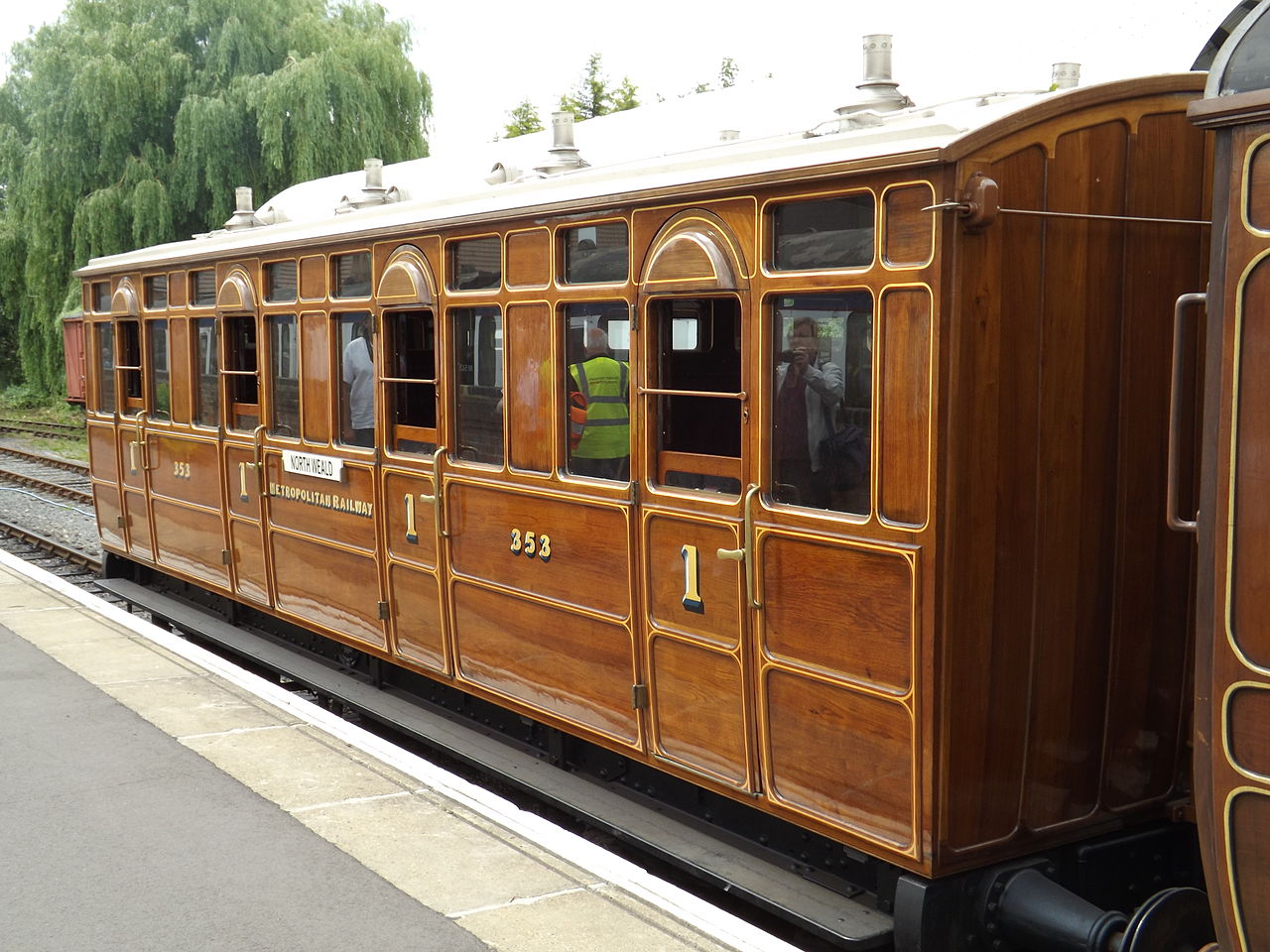 File:Metropolitan Railway Jubilee carriage No. 353.JPG 