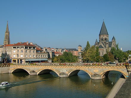 The Pont Moyen, with the Temple Neuf to the right and behind it