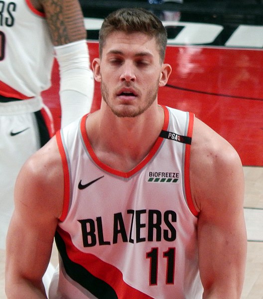 Archivo:Meyers Leonard Blazers (cropped).jpg - Wikipedia, la enciclopedia libre