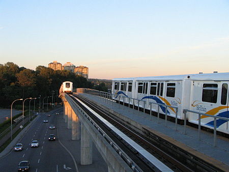 ไฟล์:Millennium_Line_at_Brentwood_Stn.JPG