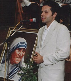 Митко Тошев при награждаването му с хуманитарната награда „Мария Тереза“