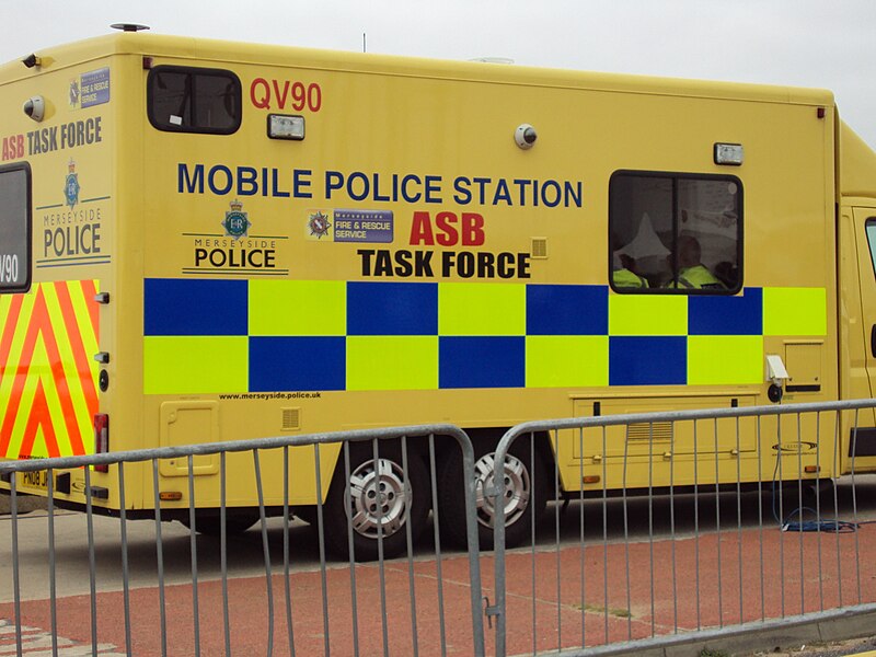 File:Mobile police station, Southport.JPG