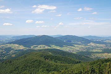 Widok z wieży na Ćwilin, Śnieżnicę, Ciecień