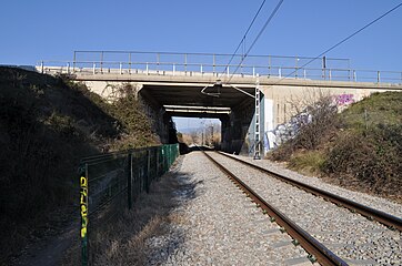 Español: Línea de Puigcerdà en Mollet del Vallès a su paso bajo la autopista AP-7, mirando hacia Parets del Vallès y Puigcerdà. Català: Línia de Puigcerdà a Mollet del Vallès al seu pas sota l'autopista AP-7, mirant cap a Parets del Vallès i Puigcerdà.