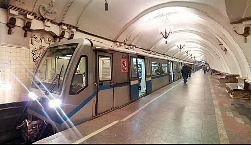 Moscow metro 81-740 train Arbatskaya station (17067544283)