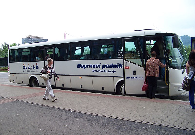 File:Most, Rudolická, autobus DP CITY - SOR C 12.jpg