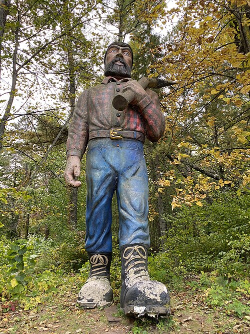 Original Paul Bunyan sculpture created by Rick Heinrichs