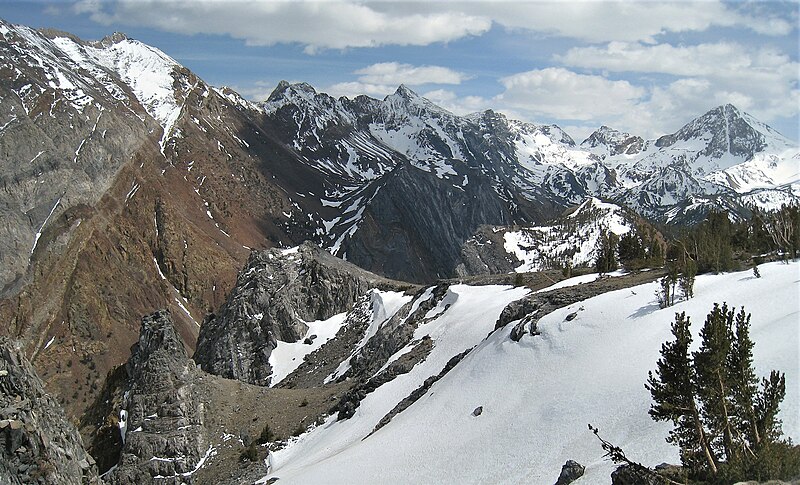 File:Mt Baldwin, Red Slate Mtn.jpg