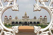 Vista del Palacio desde las rejas