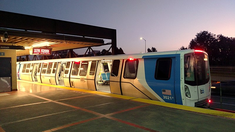 File:New train at MacArthur station, July 2019.jpg