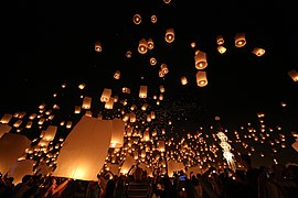 Lanterne volante colorées - Les lanternes volantes, l'animation poétique  d'une soirée fantastique - Elle