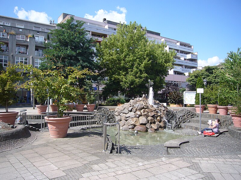 File:Odilienbrunnen DillingenSaarL1050247.JPG