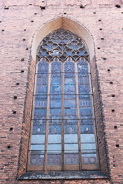 File:Okno kościoła św. Jakuba i św. Mikołaja w Chełmnie.JPG