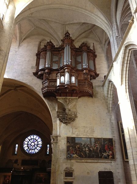 The tribune organ seen from below
