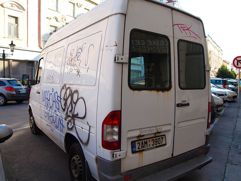 File:Paintings on car.jpg