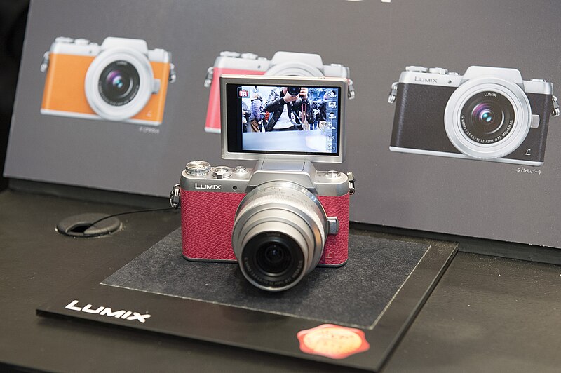 File:Panasonic Lumix DMC-GF7 01.jpg