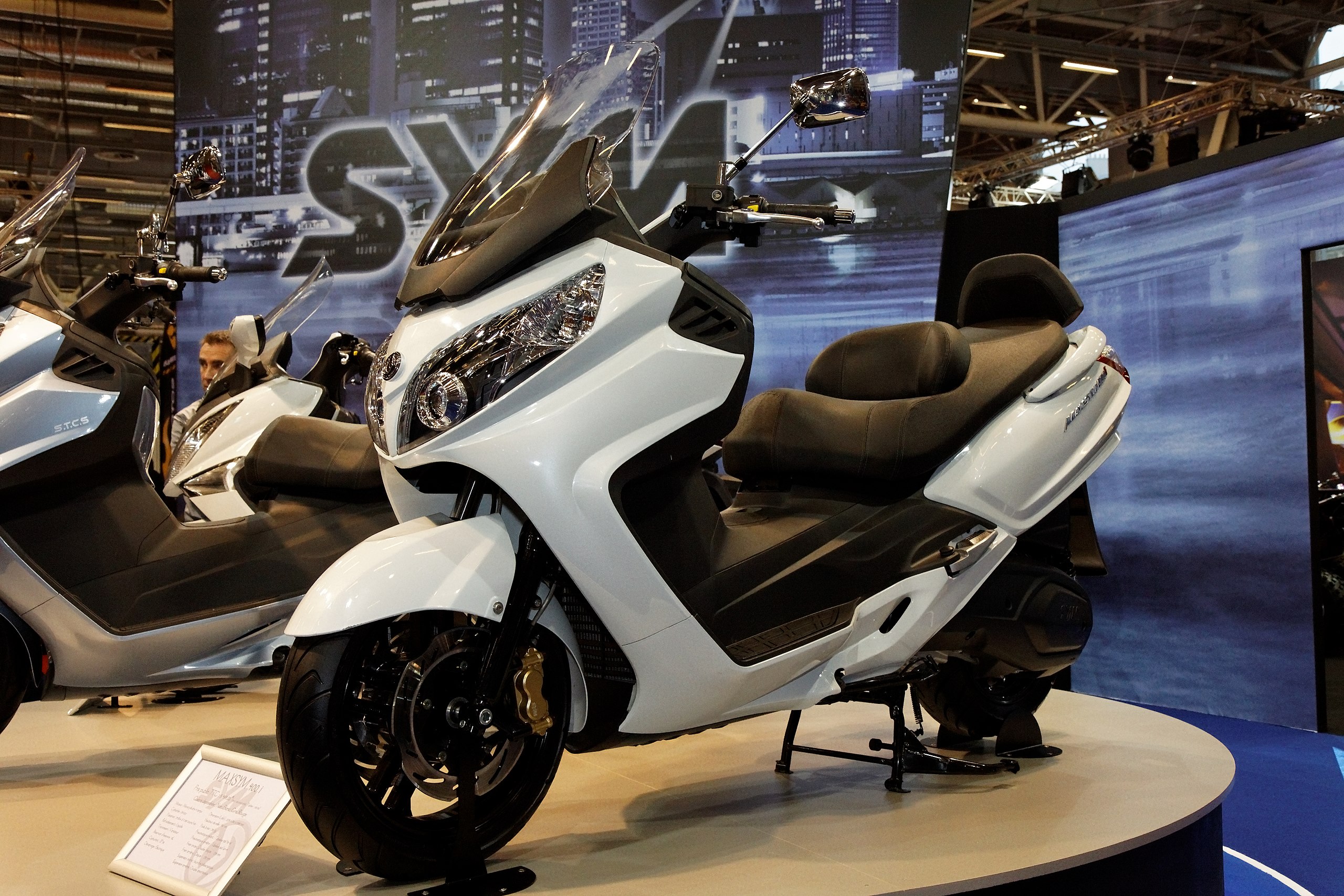 Sym maxsym 400. SYM Maxsym 400i. Максискутер SYM Maxsym 400i. Макси скутер SYM 400.