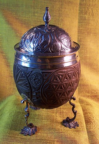 <span class="mw-page-title-main">Coconut cup</span> Type of decorative cup