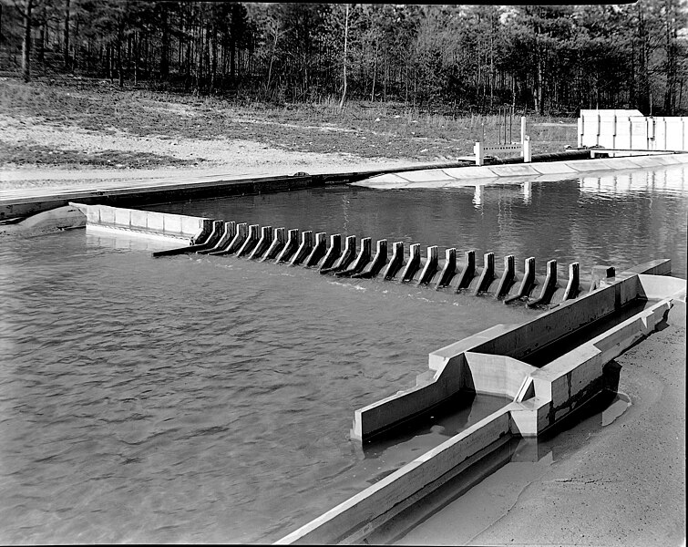 File:Pickwick Dam - Model 002.jpg