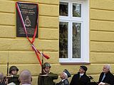 Slavnostní odhalování pamětní desky Vladimíra Nedvěda na budově Klvaňova gymnázia v Kyjově 26.3.2017