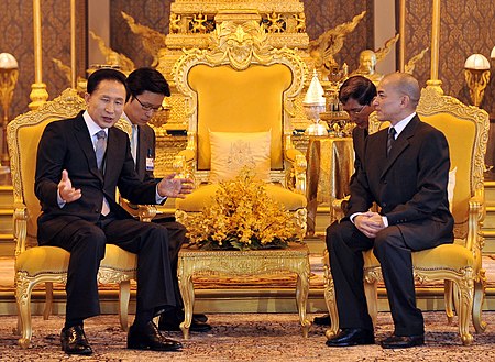 Fail:President_Lee_and_Cambodia’s_King_Norodom_Sihamoni_(4348149784).jpg