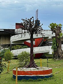 Symbol of conflict resolution on the island. Providence Island monument.jpg