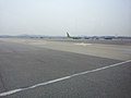 한국어: 김포공항 활주로 English: Runway of Gimpo Airport