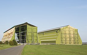 Die Hangaranlagen des Cardington Airfield (Bedfordshire, England) wurden für Yavin IV genutzt.