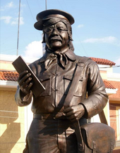 Raul Padilla Raul Chato Padilla, Jaimito el Cartero, statue in Mexico (2).png