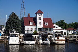 <span class="mw-page-title-main">Racine Harbor Lighthouse and Life Saving Station</span> United States historic place