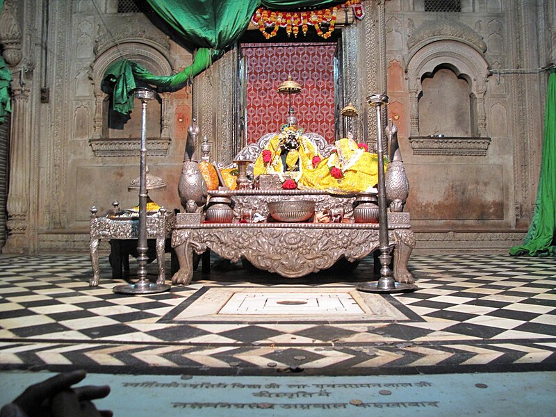 File:Radha Raman Temple, Vrindavan.jpg