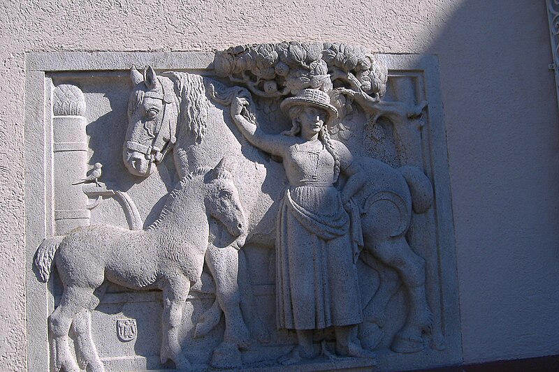 File:Relief Schwaighof.jpg