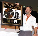 Ricky Martin (8726124370).jpg