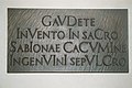 GAVDETE INVENTO IN SACRO SABIONAE CACVMINE INGENVINI SEPVLCRO. - Hoc chronogramma facit numerum anni 1982.