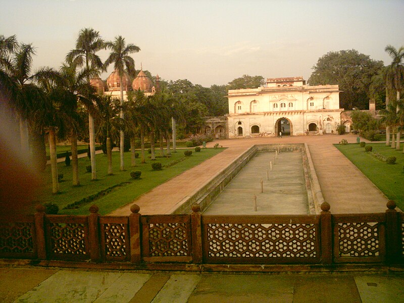 File:Safdarjung's Tomb-6.jpg