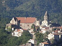 Saint-Saturnin (63) Village. Jpg