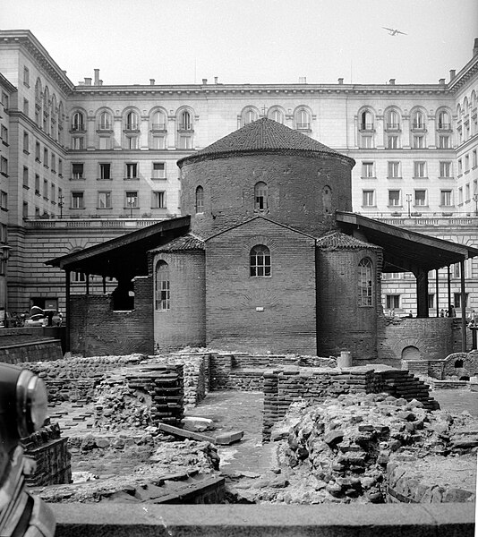 File:Saint George Rotunda Church, Sofia 1969 (2).jpg