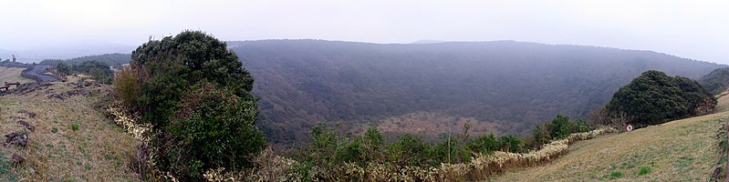 File:Sangumburi volcanic crater.jpg