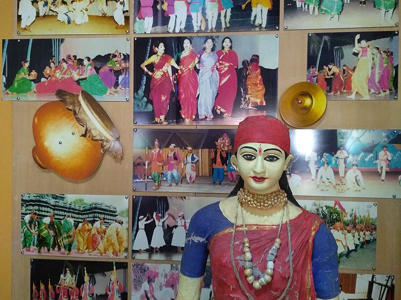 File:Scenes from the Ravindra bhavan (a cultural centre) at Margao, South Goa 04.jpg
