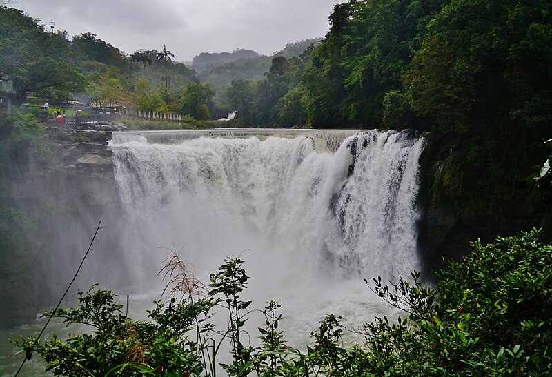 File:Shifen Shifen-Wasserfall 09.jpg