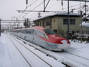 Shinkansen typ E6 på Kakunodate station