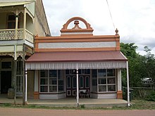 Shop adjacent to Thorps Building (2006).jpg